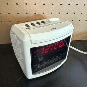 New VTG GE Snooz Square Alarm Clock Radio White 90's Retro TESTED